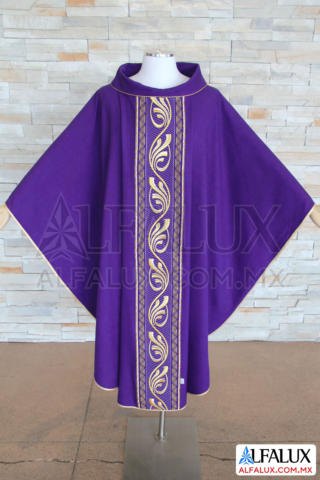 01 FUENTE Alfalu Casulla Central Morado 393